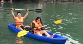 Signature_Halong_deluxe_cruise-kayaking