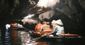 Signature_Ninh_Binh_Trang_An_boat_trip