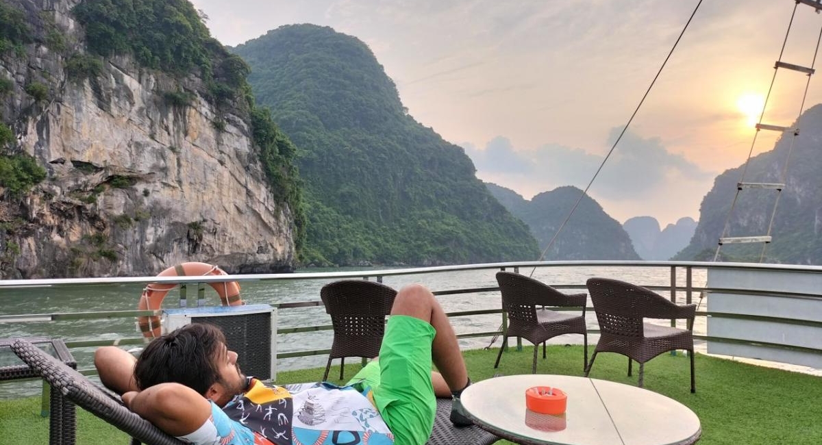 Signature_Halong_day_trip_bamboo_sunset