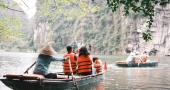 Trang_An_boat_trip_Signature_Ninh_Binh